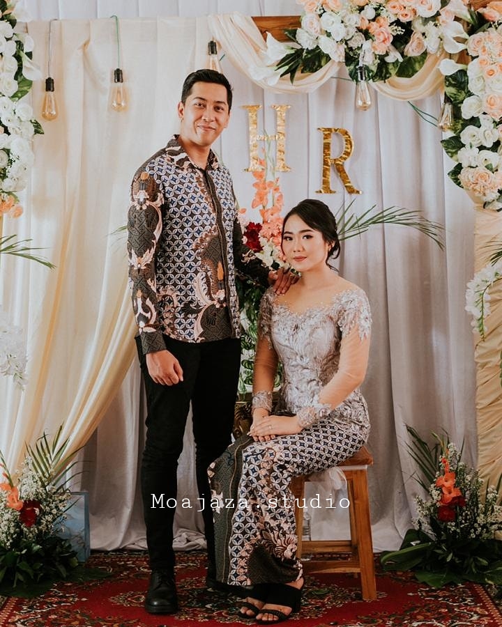 Kebaya engagement